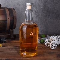 Yuav Ua Li Cas Kho Lub Cev Whisky Nrog Cork?